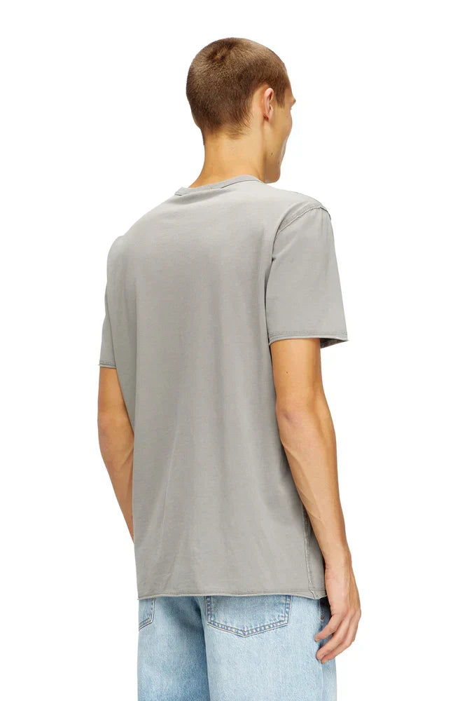 Acid-wash T-shirt with raw edges